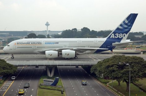 Аэропорт Сингапура "оказал гостеприимство" мегалайнеру A380