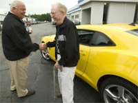 101-летний американец рассекает на новейшем суперкаре Chevrolet Camaro SS