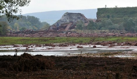 Экологическая катастрофа в Венгрии. Виновата жажда наживы? 30 фото