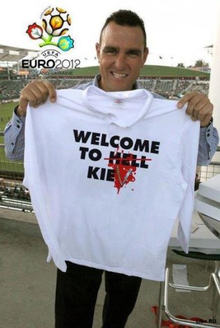 Костолом, Большой Крис, Тони «Пуля в зубах» Винни Джонс едет в Киев на ЕВРО-2012