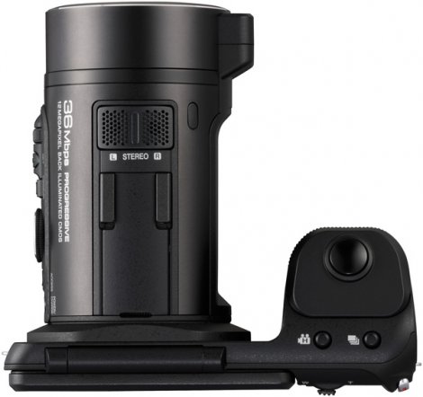 Камера JVC GC-PX10 может снимать видео высокой чёткости и фотографировать одновременно