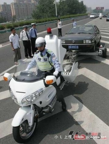 Новая техника в полиции Китая. Мотоцикл - эвакуатор.